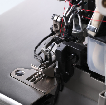 Оверлок Typical GN798C-4D 4 нит. (комплект:голова+стол)