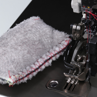 Оверлок Typical GN798C-4D 4 нит. (комплект:голова+стол)