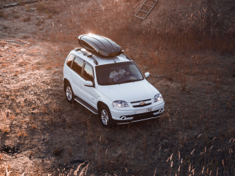 Автобокс Broomer Venture L (430 л.) с быстрой системой крепления Fast Mount черный глянец