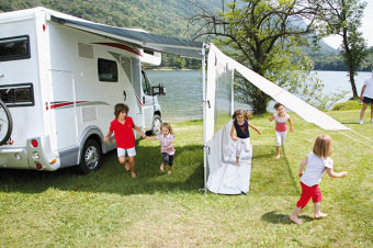 Маркиза Fiamma F45s, 2.6м, настенная, корпус Titanium (серебристый металлик) полотно серое