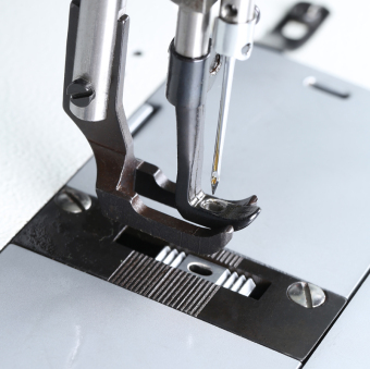 Промышленная швейная машина Typical GC20606-1D (комплект: голова+стол)