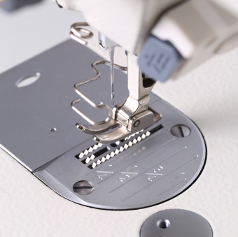 Промышленная швейная машина Typical GC6158HD2 (комплект: голова+стол)