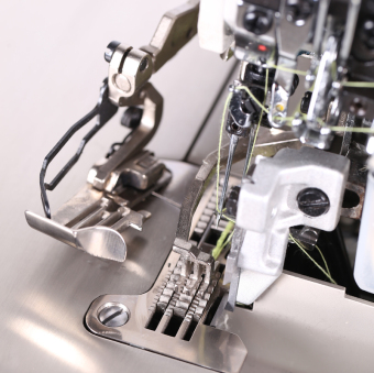 Оверлок Typical GN798C-5D 5 нит. (комплект:голова+стол)