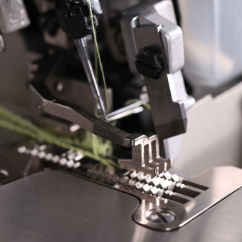 Оверлок Typical GN798C-5D 5 нит. (комплект:голова+стол)