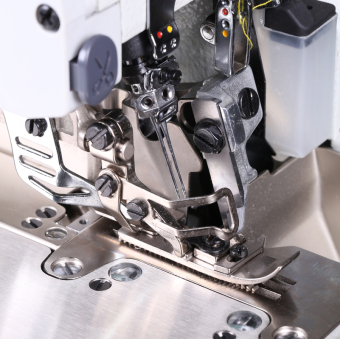 Оверлок Typical GN9300-4D3 4 нит. (комплект:голова+стол)