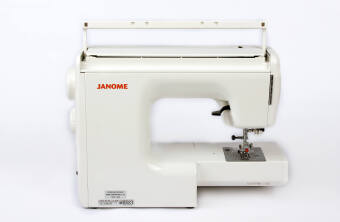 Швейная машина Janome 7524E