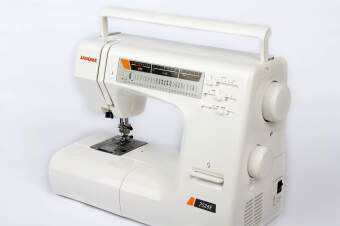 Швейная машина Janome 7524E