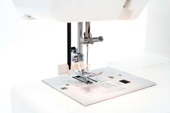 Швейная машина Janome EL-190