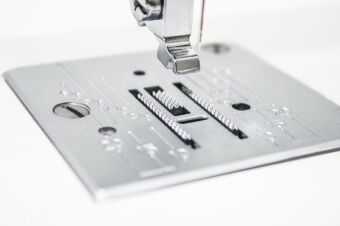 Швейная машина Janome Legend 2525