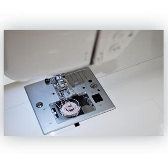 Швейная машина Leader Coral со столиком