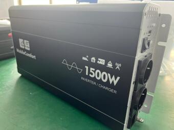 Инвертор с зарядным устройством MobileComfort S1524-BC, чистый синус, 1500Вт, 24В