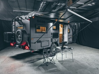 Маркиза MobileComfort M350BD, настенная механическая, корпус черный, полотно светло-серое