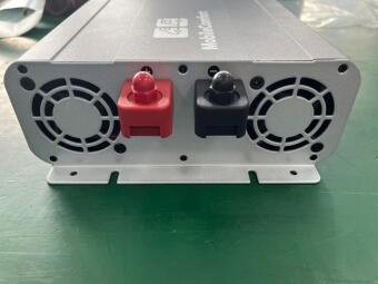 Инвертор с зарядным устройством MobileComfort S1012-BC, чистый синус, 1000Вт, 12В