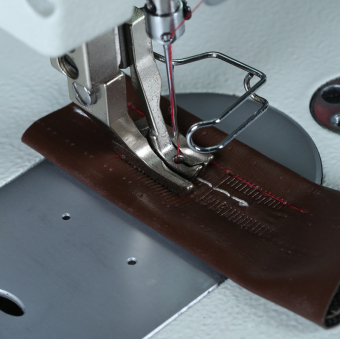 Промышленная швейная машина Typical GC0332A (комплект: голова+стол)